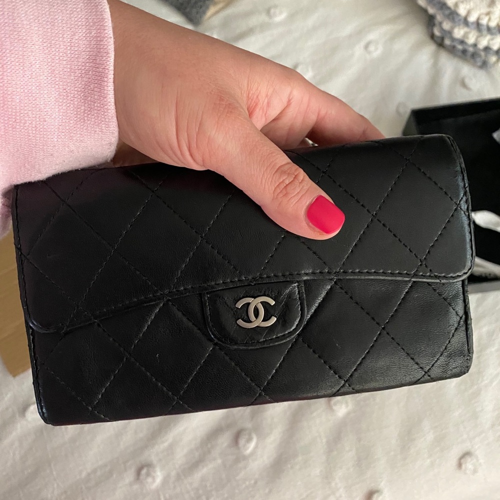 CHANEL Black Quilted Key & Card Holder - Picture 2 of 13